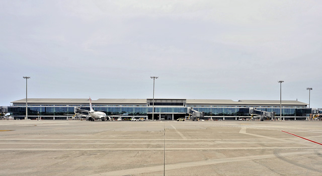 El Aeropuerto de Menorca tiene una sola terminal de pasajeros.